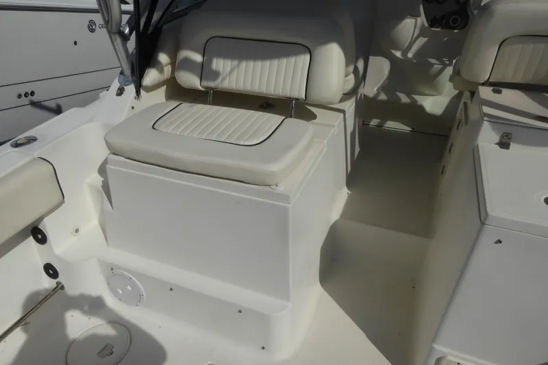 Slide: The Image of 2006 Hydra-Sports Vector 2900 VX boat interior with cushioned seating and white finish. - 35