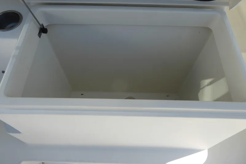 Slide: The Image of Open storage compartment on 2006 Hydra-Sports Vector 2900 VX boat. - 39