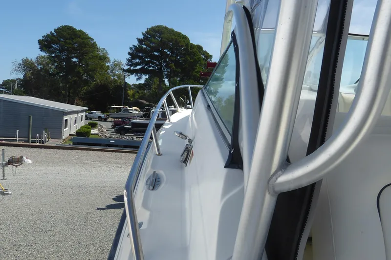 Slide: The Image of 2006 Hydra-Sports Vector 2900 VX boat side view, docked with trees in background. - 46