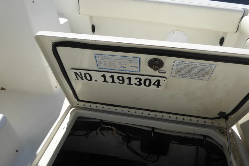 Slide: The Image of 2006 Hydra-Sports Vector 2900 VX boat compartment with registration number 1191304. - 47