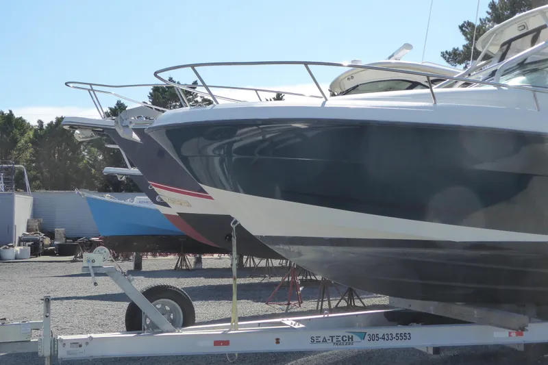 Slide: The Image of 2006 Hydra-Sports Vector 2900 VX boat on trailer in storage yard. - 5