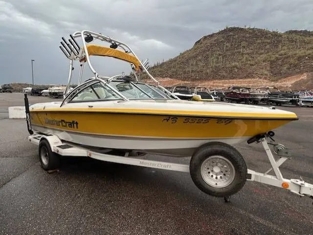 Slide: The Image of MasterCraft PROSTAR 205V 2001 - 2