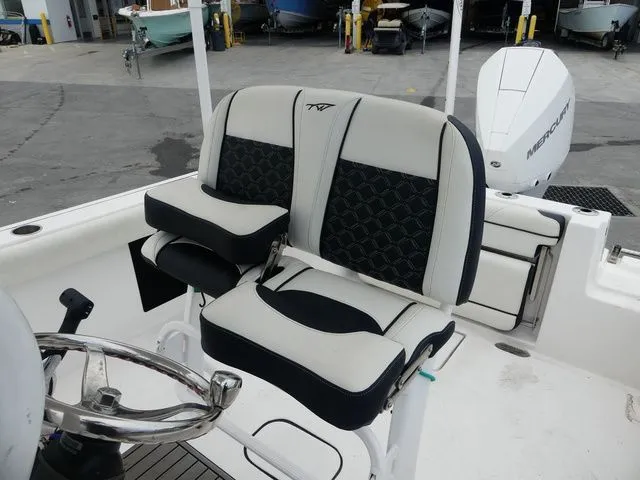 Slide: The Image of Tidewater 232 CC Adventure 2021 - 11