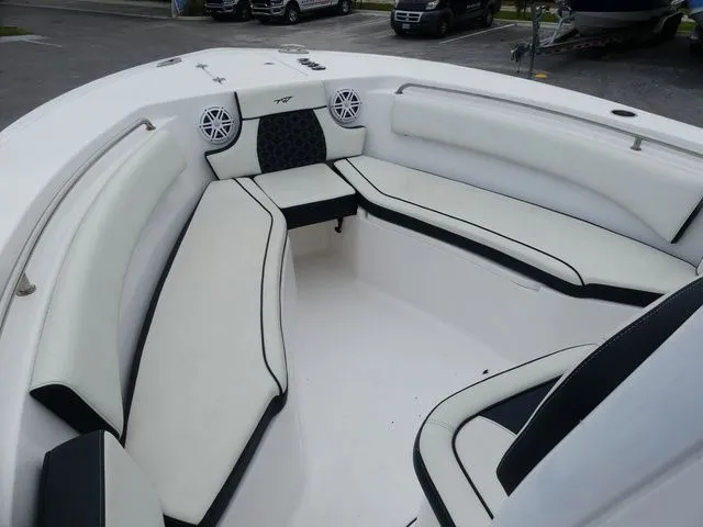 Slide: The Image of Tidewater 232 CC Adventure 2021 - 15