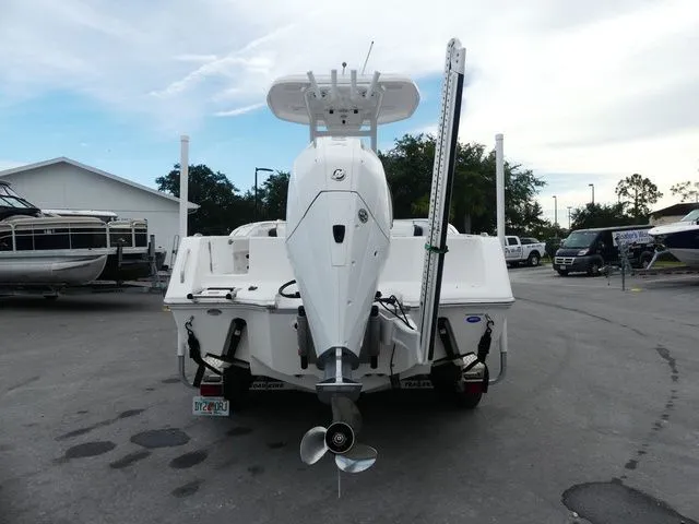 Slide: The Image of Tidewater 232 CC Adventure 2021 - 5