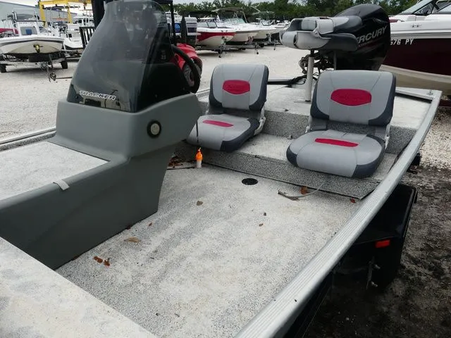 Slide: The Image of Tracker Pro 160 2014 - 10