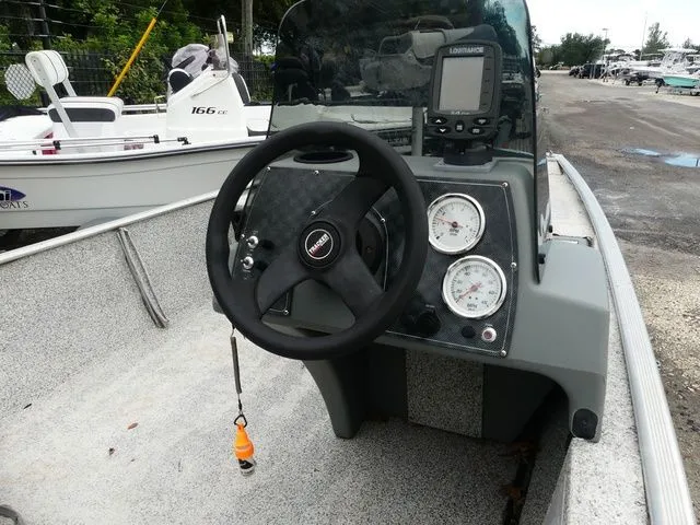 Slide: The Image of Tracker Pro 160 2014 - 5