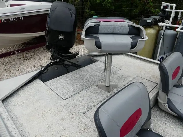 Slide: The Image of Tracker Pro 160 2014 - 7