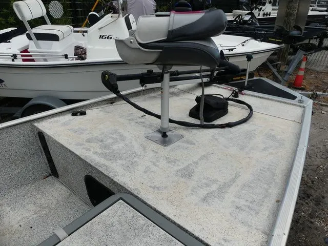 Slide: The Image of Tracker Pro 160 2014 - 8