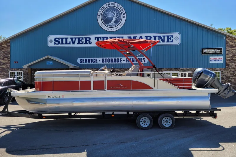 Slide: The Image of 2014 Bennington G23 pontoon boat on trailer at Silver Tree Marine. - 11