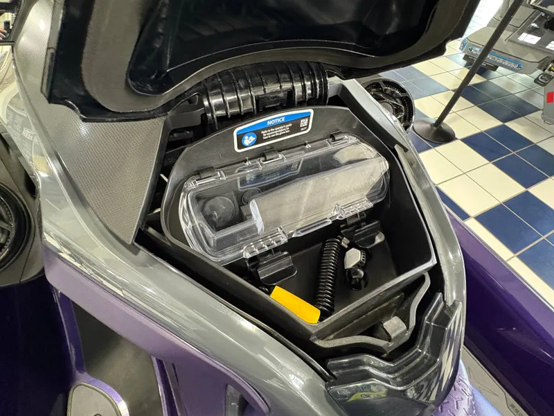 Slide: The Image of Sea-Doo RXT-X 300 w/ sound 2021 - 21