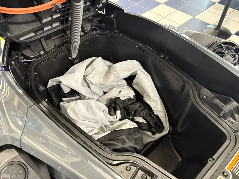 Slide: The Image of Sea-Doo RXT-X 300 w/ sound 2021 - 28