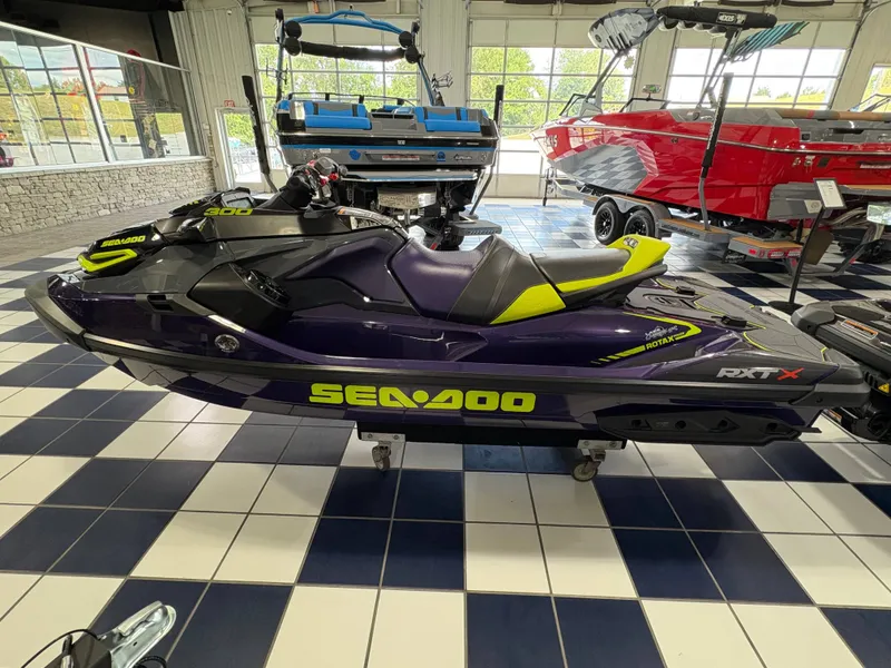 Slide: The Image of Sea-Doo RXT-X 300 w/ sound 2021 - 4