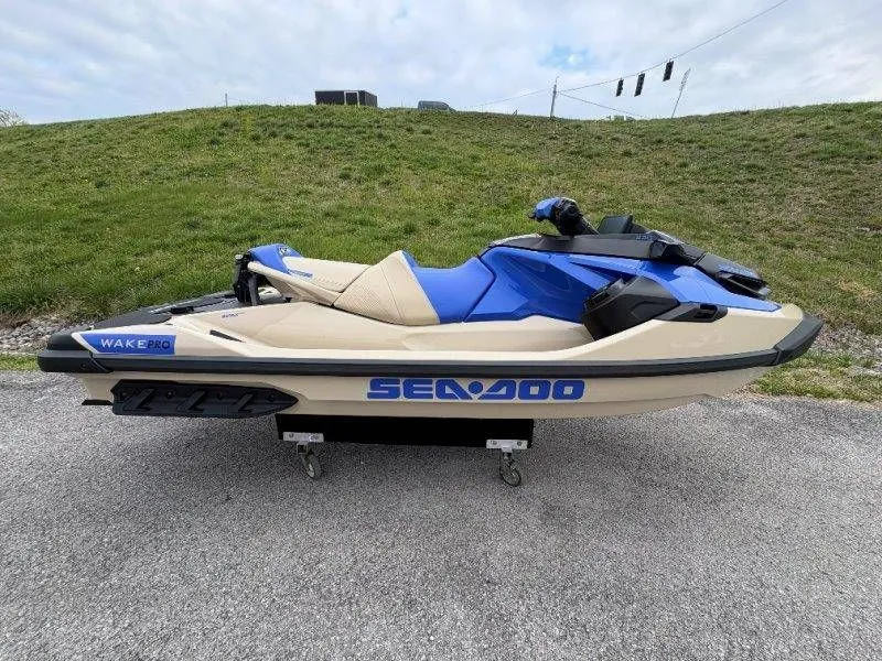 Slide: The Image of Sea-Doo Wake Pro 230 w/ Sound 2026 - 21