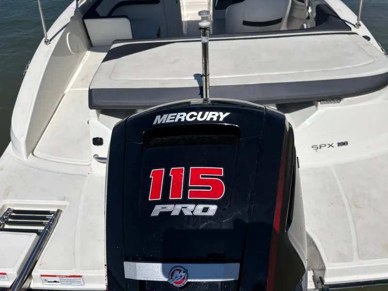 Slide: The Image of Sea Ray SPX 190 Outboard 2017 - 11