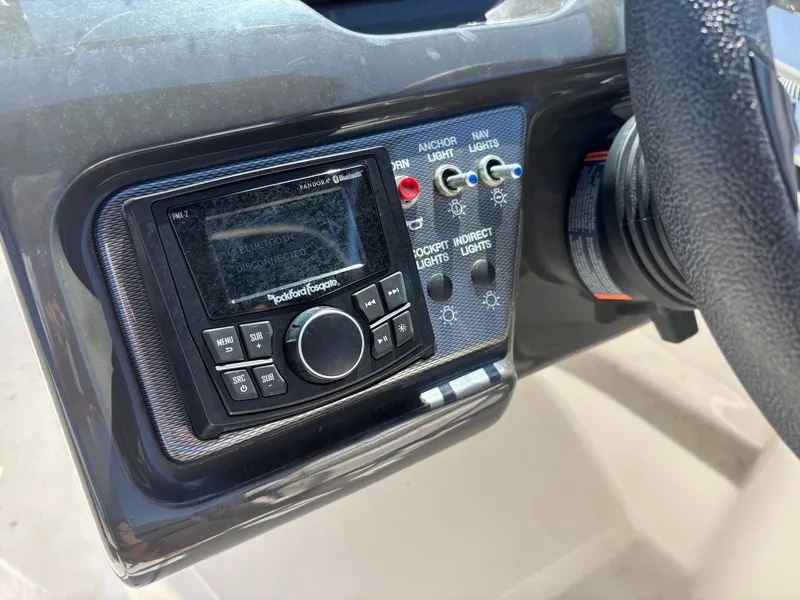 Slide: The Image of Sea Ray SPX 190 Outboard 2017 - 21