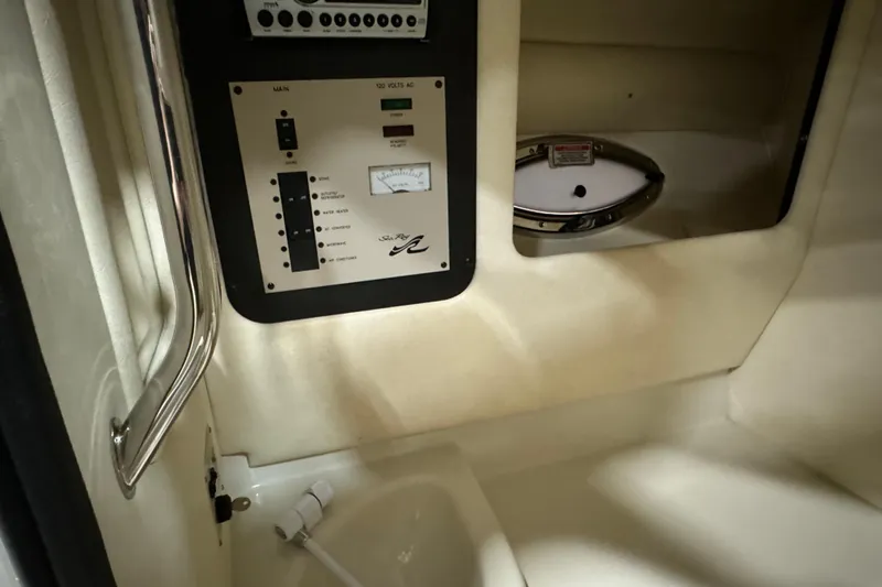 Slide: The Image of 2006 Sea Ray 290 Select EX interior control panel and porthole view. - 26