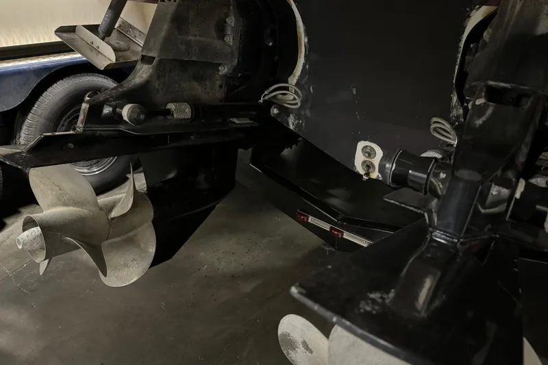 Slide: The Image of Close-up of 2006 Sea Ray 290 Select EX boat propeller and stern drive. - 6