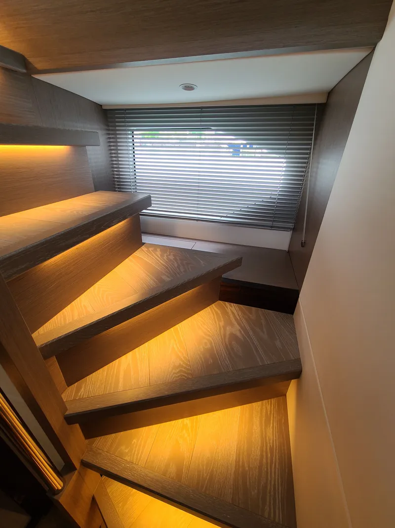 Slide: The Image of Sunseeker Manhattan 68 2023 - 16