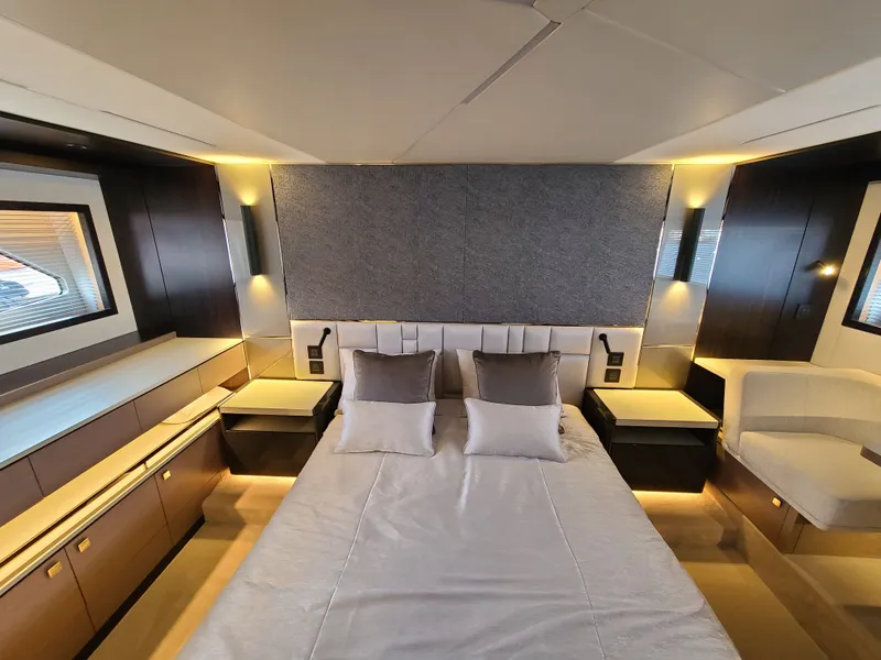 Slide: The Image of Sunseeker Manhattan 68 2023 - 20