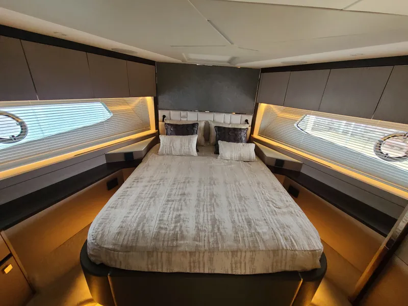 Slide: The Image of Sunseeker Manhattan 68 2023 - 29