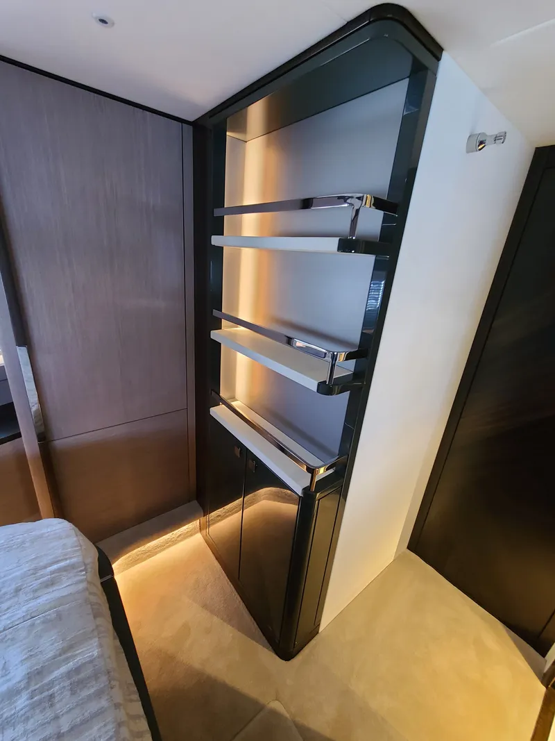 Slide: The Image of Sunseeker Manhattan 68 2023 - 32