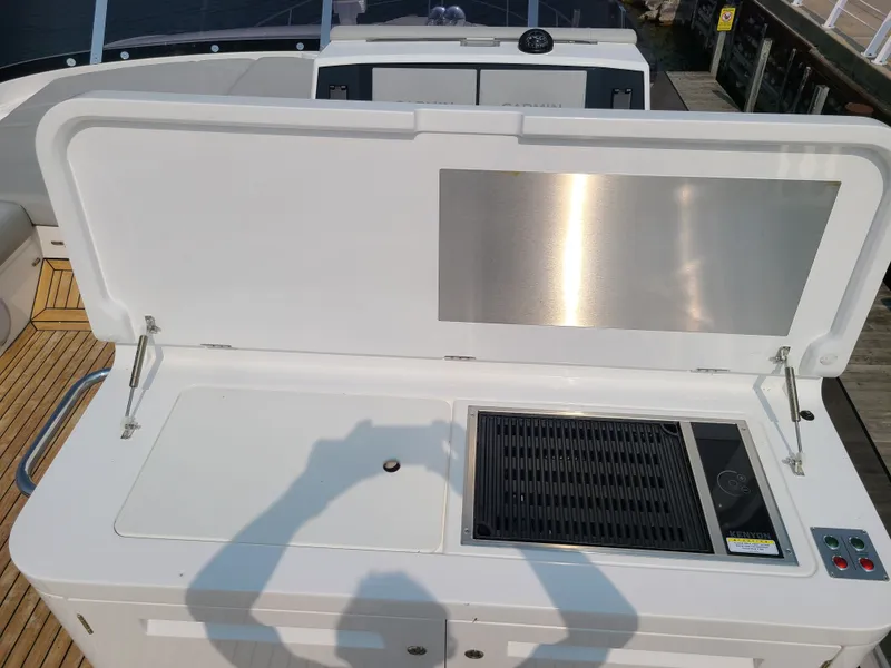 Slide: The Image of Sunseeker Manhattan 68 2023 - 39