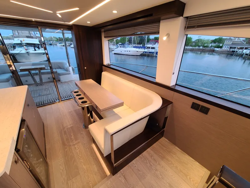 Slide: The Image of Sunseeker Manhattan 68 2023 - 8