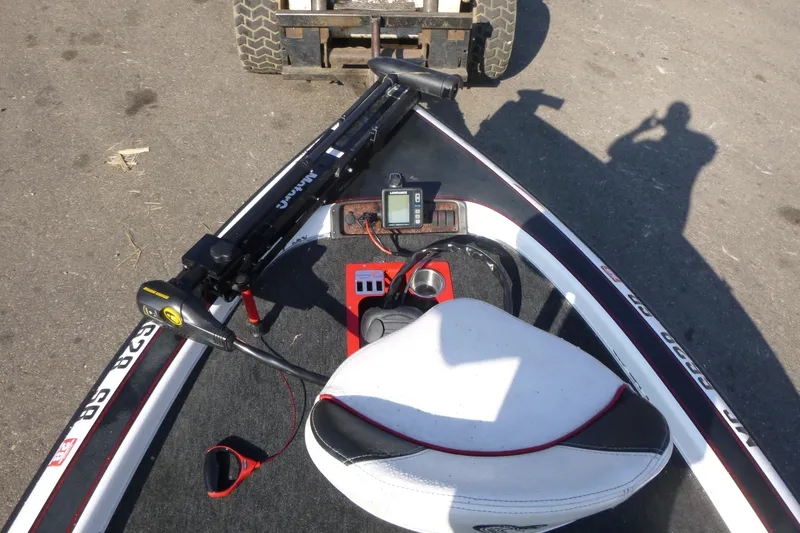 Slide: The Image of 1999 Viper Boats Cobra 201 with trolling motor and fishing equipment on deck. - 7