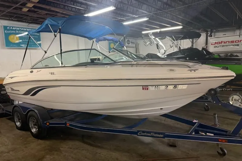 Slide: The Image of 2000 Chaparral 196 SSi boat with blue canopy on trailer in showroom. - 0