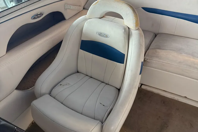 Slide: The Image of Interior of a 2000 Chaparral 196 SSi boat with white and blue seating. - 14
