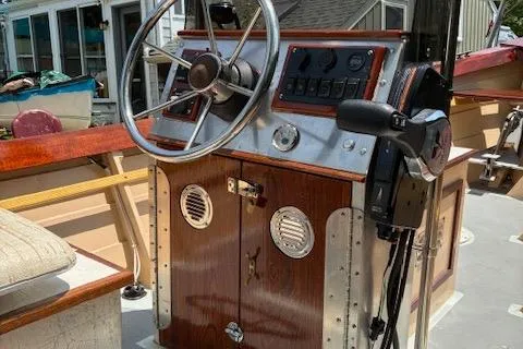 Slide: The Image of 2009 Simmons Sea Skiff 18 boat helm with wooden console and steering wheel. - 6