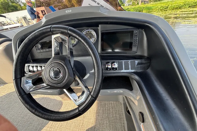 Slide: The Image of Steering wheel and dashboard of 2023 TAHOE AVALON Cascade boat, featuring modern controls. - 7