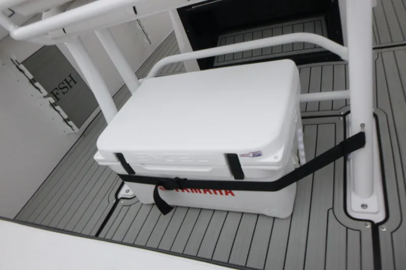 Slide: The Image of Yamaha Boats 255 FSH Sport H 2026 with secured cooler on deck. - 18