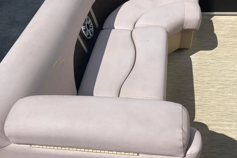 Slide: The Image of Bennington 23 SX 2018 model emblem on textured surface. - 8