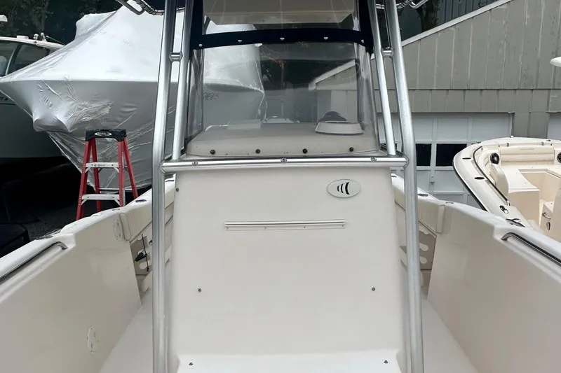 Slide: The Image of 2000 Grady-White Advance 247 boat interior with console and railing. - 8