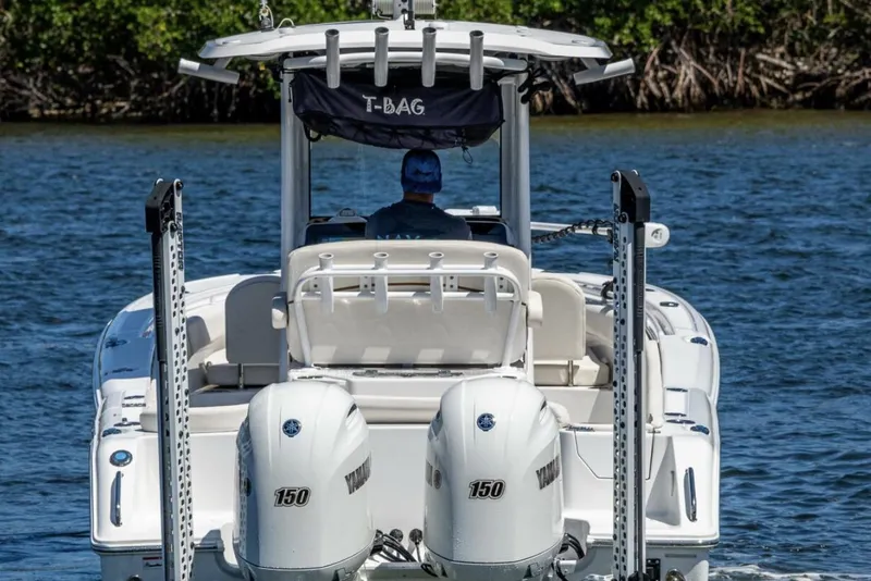 Slide: The Image of 2022 Sea Hunt Ultra 265 SE boat with dual Yamaha engines on water. - 11