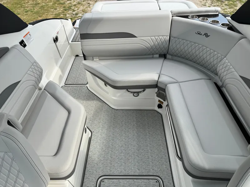 Slide: The Image of Sea Ray SLX 260 Outboard 2024 - 7