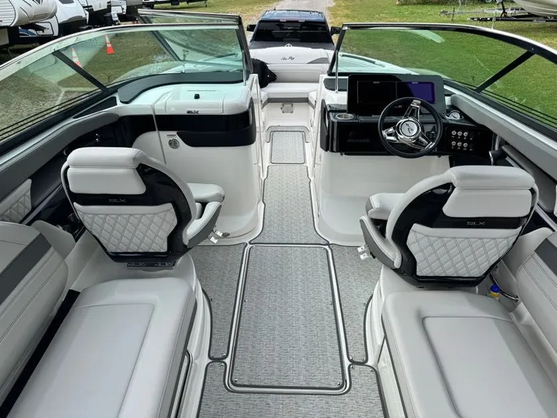 Slide: The Image of Sea Ray SLX 260 Outboard 2024 - 8