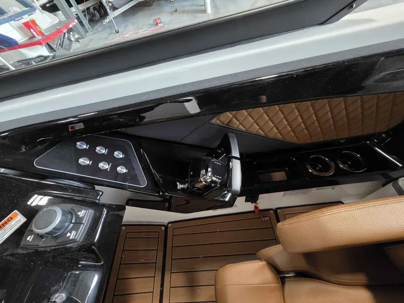 Slide: The Image of Yamaha 252SE 2026 - 13