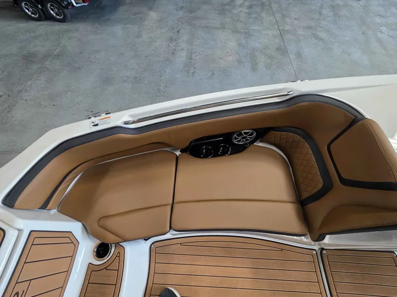 Slide: The Image of Yamaha 252SE 2026 - 18