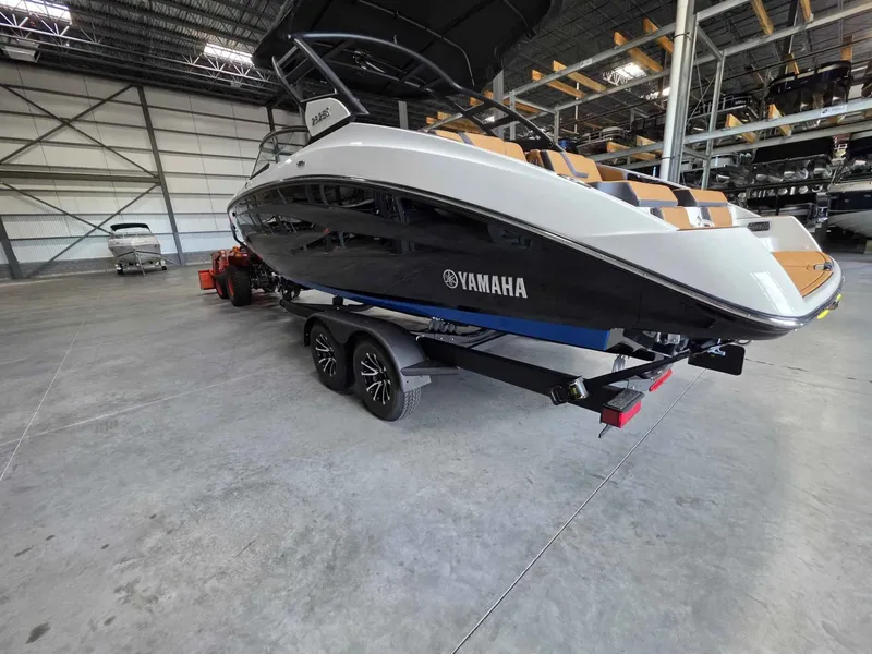 Slide: The Image of Yamaha 252SE 2026 - 3