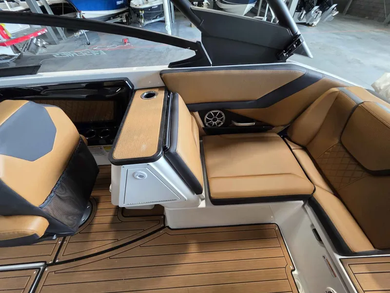 Slide: The Image of Yamaha 252SE 2026 - 7