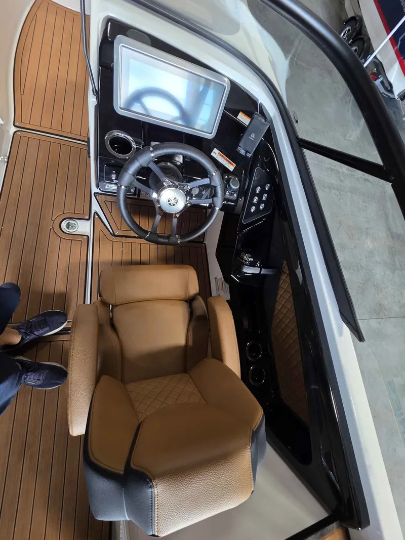 Slide: The Image of Yamaha 252SE 2026 - 9