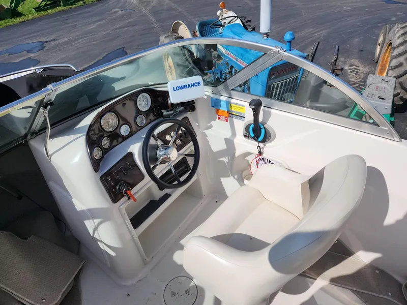 Slide: The Image of Hurricane SunDeck 187 OB 2002 - 14