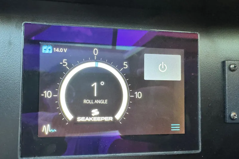 Slide: The Image of Display screen showing Seakeeper roll angle at 1 degree on a 2019 Regal 42 Fly. - 38