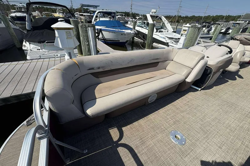 Slide: The Image of 2018 Princecraft Vectra 25 pontoon boat with beige seating at a marina dock. - 10