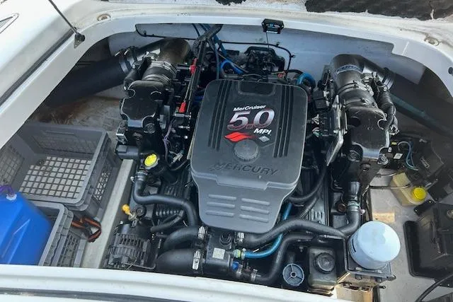 Slide: The Image of 2005 Chris-Craft Speedster engine compartment with MerCruiser 5.0 MPI engine. - 6