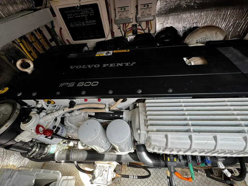 Slide: The Image of Volvo Penta IPS 600 engine in 2014 Cruisers Yachts 45 Cantius. - 25