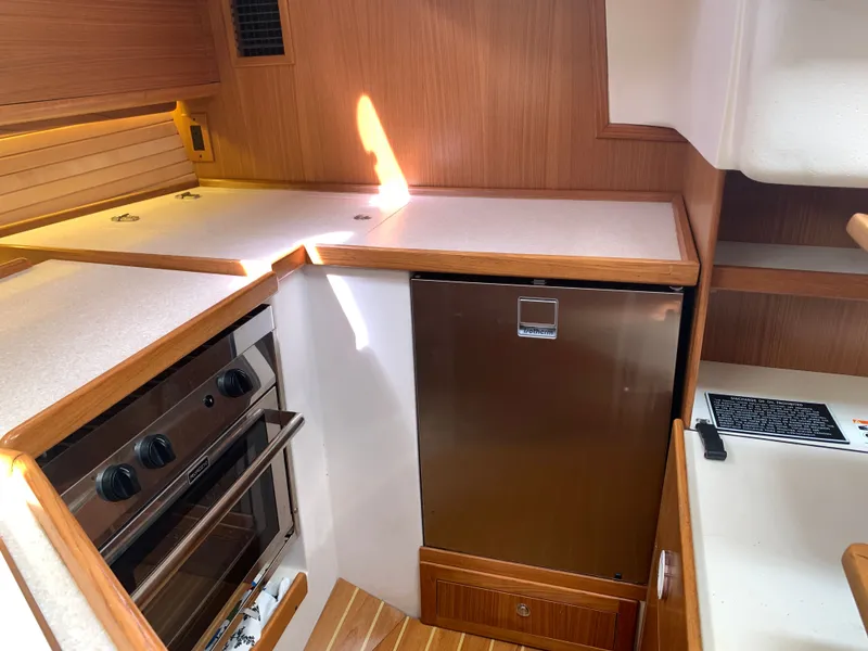 Slide: The Image of Catalina 385 2018 - 19